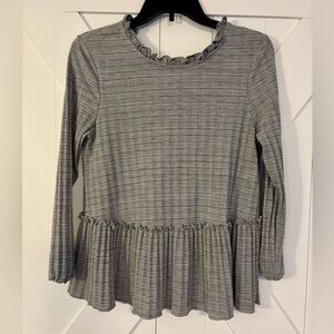 Altar’d State gray peplum top with a ruffled neck and hem. Size Medium.